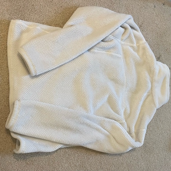 White Patagonia Pullover - Picture 2 of 3